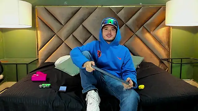 Snapshot of Salvattore_Muller chatting on 02/19/26, 11:01 Salvattore Muller online show from 02/19/26, 11:01