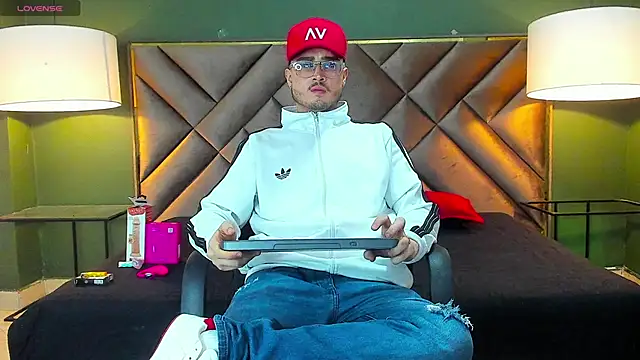 Snapshot of Salvattore_Muller chatting on 02/28/26, 11:48 Salvattore Muller online show from 02/28/26, 11:48