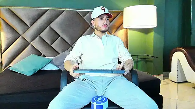 Snapshot of Salvattore_Muller chatting on 02/10/26, 06:12 Salvattore Muller online show from 02/10/26, 06:12