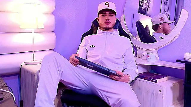 Snapshot of Salvattore_Muller chatting on 02/07/26, 07:44 Salvattore Muller online show from 02/07/26, 07:44