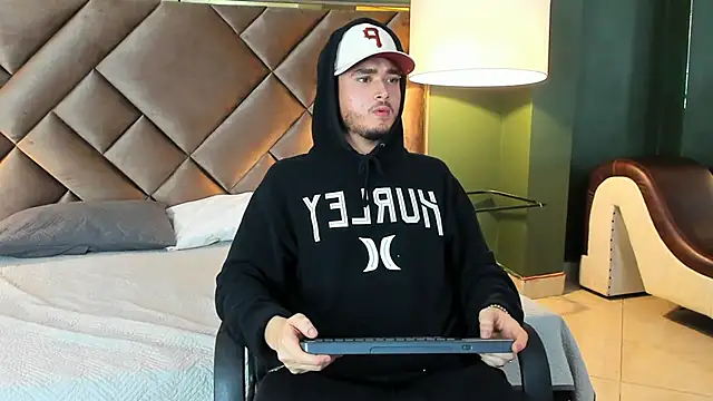 Snapshot of Salvattore_Muller chatting on 02/09/26, 06:33 Salvattore Muller online show from 02/09/26, 06:33