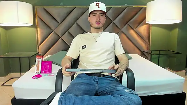 Snapshot of Salvattore_Muller chatting on 02/23/26, 08:48 Salvattore Muller online show from 02/23/26, 08:48