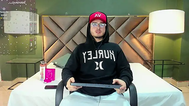 Snapshot of Salvattore_Muller chatting on 02/24/26, 09:26 Salvattore Muller online show from 02/24/26, 09:26