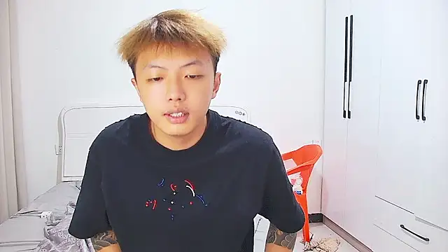 Chocolates-001 online show from 06/11/26, 03:53