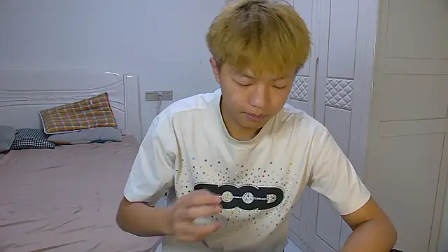 Chocolates-001 online show from 03/13/26, 04:50