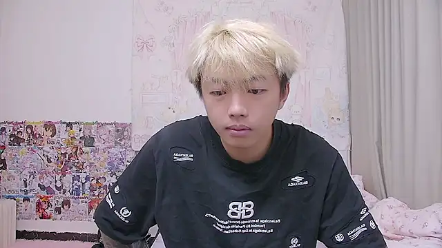 Chocolates-001 online show from 04/26/26, 12:02