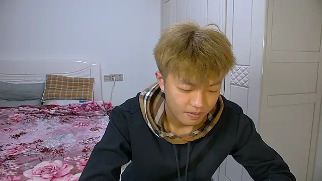 Chocolates-001 online show from 02/05/26, 11:06