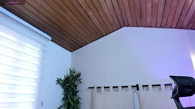 ella  olmos online show from 03/19/26, 02:50