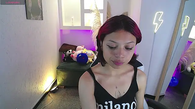 Snapshot of melodyy_as chatting on 06/17/26, 01:21 melodyy as online show from 06/17/26, 01:21