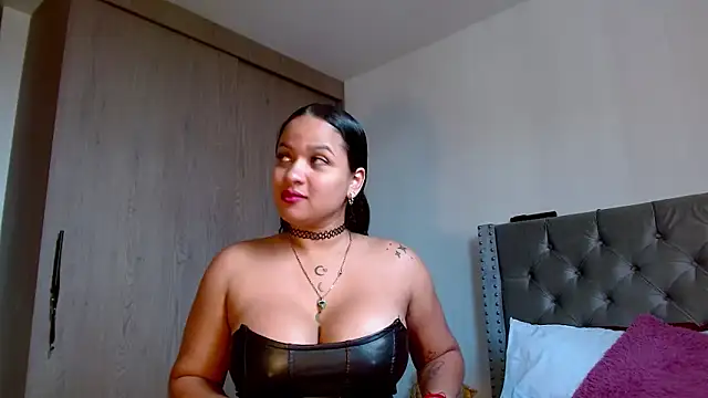 celeneortii online show from 04/28/26, 05:17