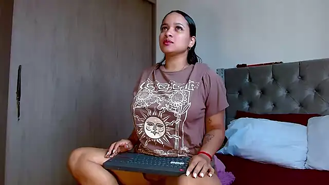 celeneortii online show from 05/01/26, 04:01