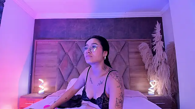 AnaiaClarck online show from 06/01/26, 03:18