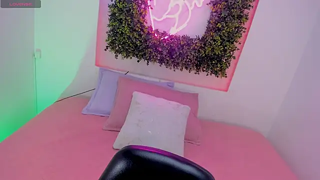 Snapshot of Itzel_Geneva chatting on 02/12/26, 11:54 Itzel Geneva online show from 02/12/26, 11:54