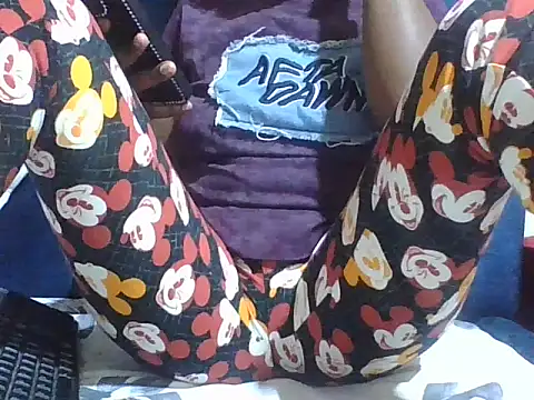 Snapshot of Littlemistress24 chatting on 01/13/26, 08:24 Littlemistress24 online show from 01/13/26, 08:24