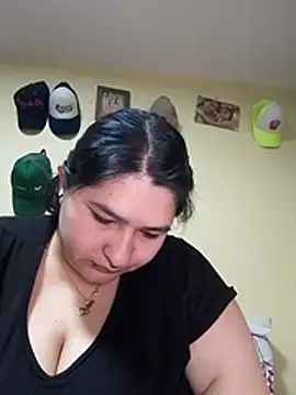 LauraHorny69 online show from 05/05/26, 07:39