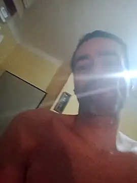 Snapshot of nolimitpig chatting on 01/15/26, 06:06 nolimitpig online show from 01/15/26, 06:06