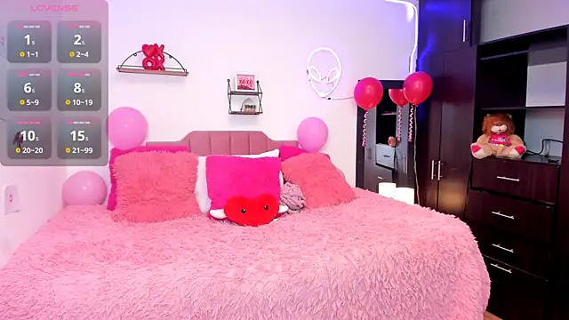 Nina curves online show from 02/12/26, 07:24