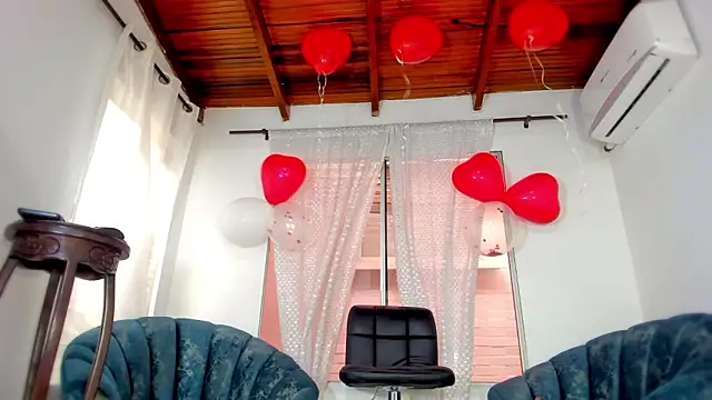 dulce y Jhoselin online show from 02/12/26, 08:41