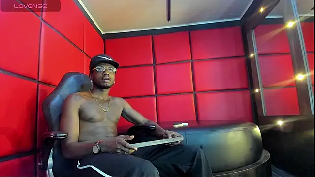 Snapshot of Jeff_Black99 chatting on 02/13/26, 04:12 Jeff Black99 online show from 02/13/26, 04:12