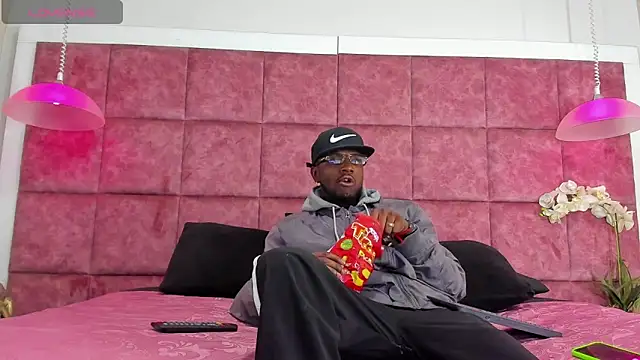 Snapshot of Jeff_Black99 chatting on 02/18/26, 04:10 Jeff Black99 online show from 02/18/26, 04:10