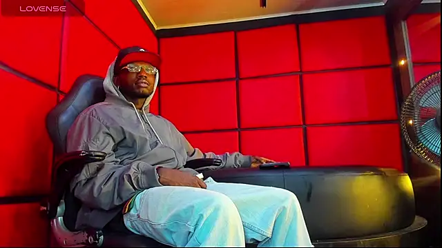 Snapshot of Jeff_Black99 chatting on 02/17/26, 04:21 Jeff Black99 online show from 02/17/26, 04:21