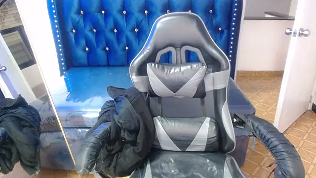 Snapshot of Candy_Rose_v chatting on 02/27/26, 01:11 Candy Rose v online show from 02/27/26, 01:11