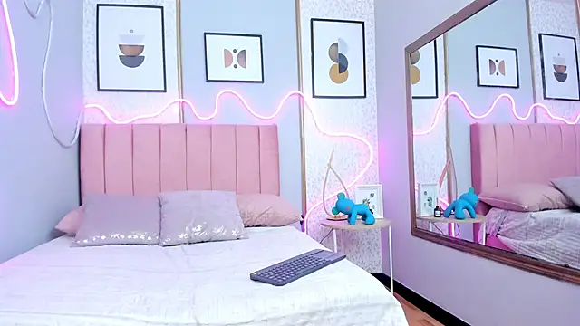 Snapshot of SAMMYLEWISMD chatting on 02/04/26, 01:22 SAMMYLEWISMD online show from 02/04/26, 01:22