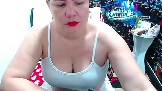 Snapshot of tila_nastyy chatting on 04/21/26, 01:42 tila nastyy online show from 04/21/26, 01:42