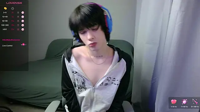 Snapshot of LeonBoykisser chatting on 02/07/26, 12:13 LeonBoykisser online show from 02/07/26, 12:13