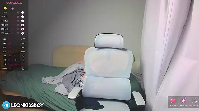 LeonBoykisser online show from 03/20/26, 08:32