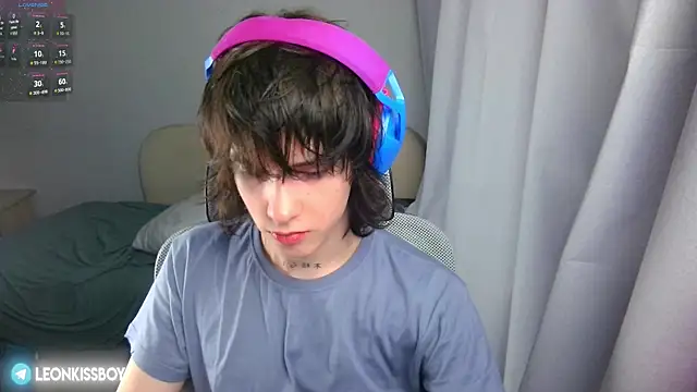 LeonBoykisser online show from 06/22/26, 05:43