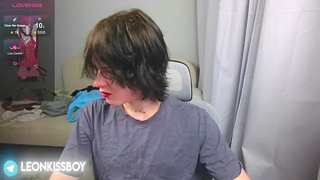 LeonBoykisser online show from 04/13/26, 09:52