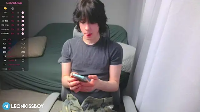 LeonBoykisser online show from 03/16/26, 10:08