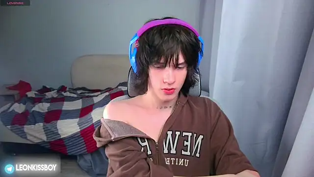LeonBoykisser online show from 06/14/26, 10:05