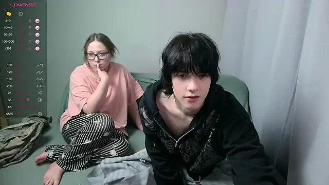 Snapshot of LeonBoykisser chatting on 02/21/26, 04:58 LeonBoykisser online show from 02/21/26, 04:58