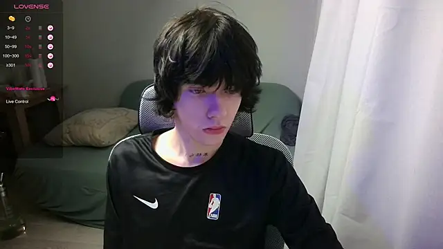 Snapshot of LeonBoykisser chatting on 02/11/26, 10:04 LeonBoykisser online show from 02/11/26, 10:04