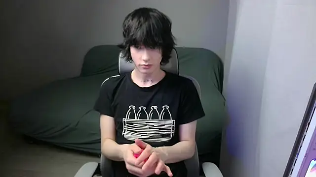 Snapshot of LeonBoykisser chatting on 02/06/26, 02:57 LeonBoykisser online show from 02/06/26, 02:57