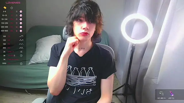 LeonBoykisser online show from 03/10/26, 01:26