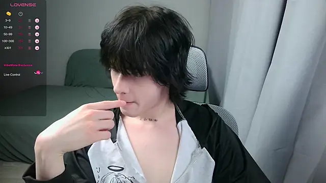 Snapshot of LeonBoykisser chatting on 02/19/26, 10:40 LeonBoykisser online show from 02/19/26, 10:40