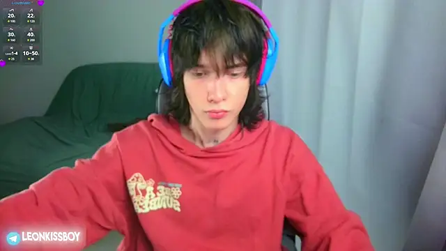 LeonBoykisser online show from 06/25/26, 02:44