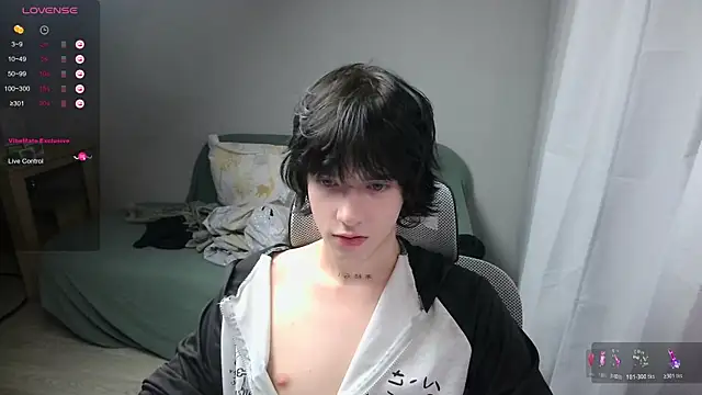 Snapshot of LeonBoykisser chatting on 02/16/26, 10:51 LeonBoykisser online show from 02/16/26, 10:51