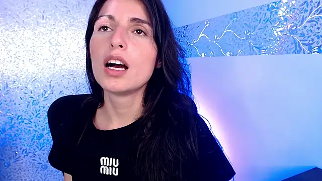 Snapshot of MiaVelasquez01 chatting on 04/14/26, 06:35 MiaVelasquez01 online show from 04/14/26, 06:35