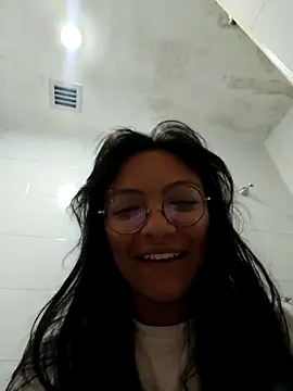 victoriia thompson online show from 05/11/26, 04:03