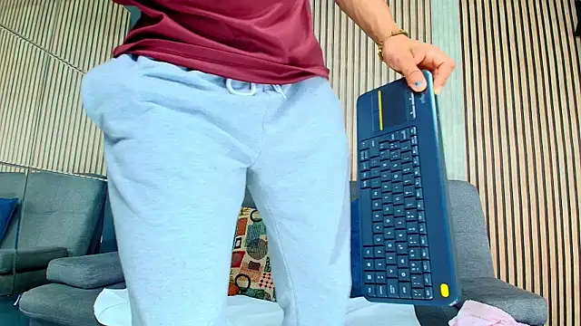 Vans Ross online show from 02/16/26, 07:23