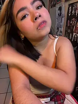 Snapshot of pinkybombon chatting on 02/26/26, 10:43 pinkybombon online show from 02/26/26, 10:43