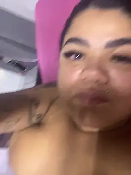 Snapshot of MorenaCariok chatting on 06/27/26, 12:22 MorenaCariok online show from 06/27/26, 12:22