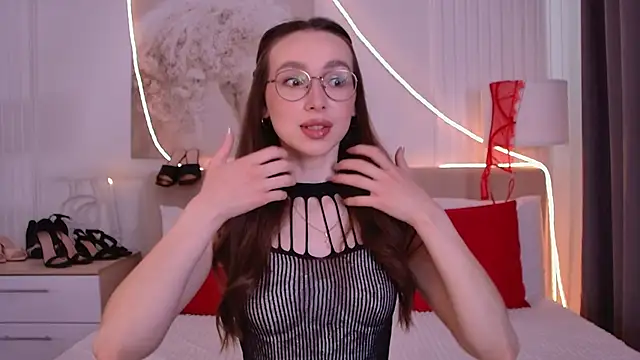 Emily Simon online show from 06/01/26, 05:18