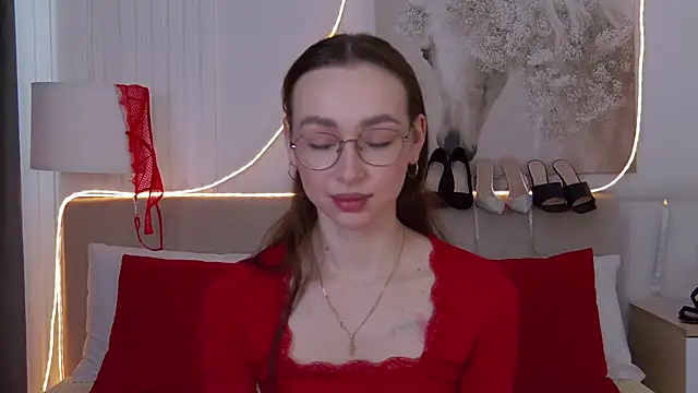 Emily Simon online show from 03/06/26, 05:57