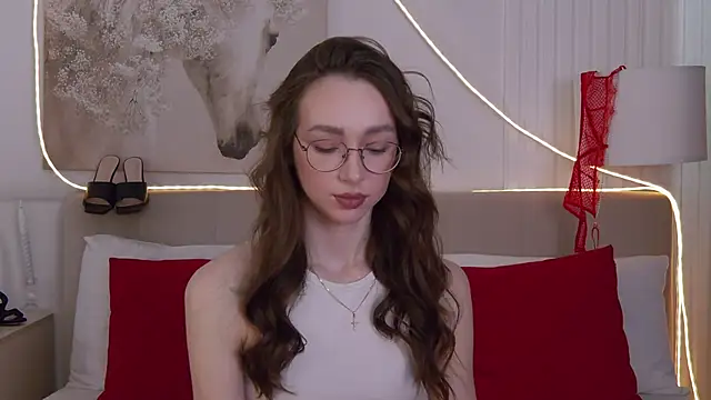 Emily Simon online show from 04/19/26, 05:08