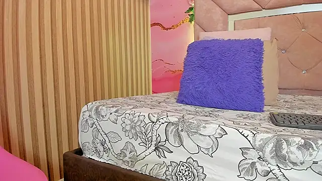 sweet  luna   online show from 04/08/26, 11:01